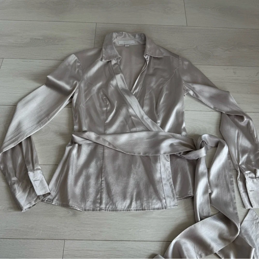 JOSEF Silk Wrap Blouse Size XS Beautiful Silvery Shiny Fabric - Picture 4 of 7